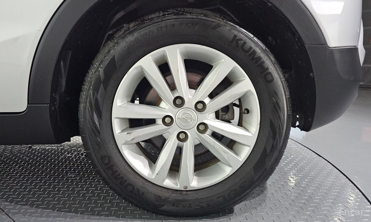 KG Mobility (Ssangyong) Tivoli VX 2WD 2015