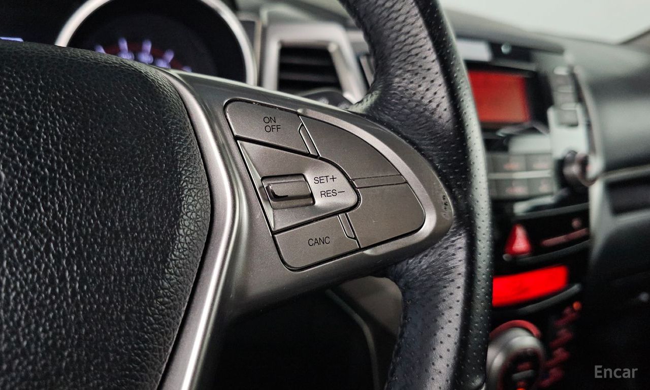 KG Mobility (Ssangyong) Tivoli VX 2WD 2015