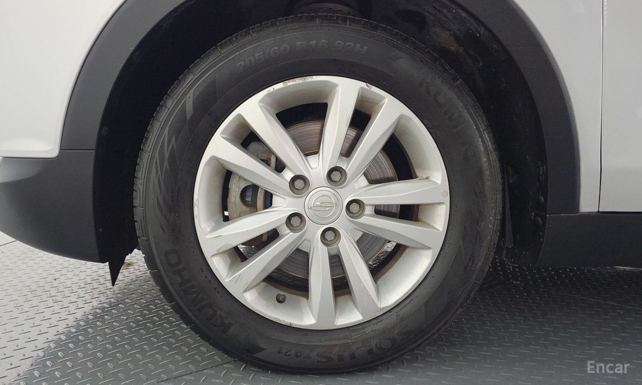 KG Mobility (Ssangyong) Tivoli VX 2WD 2015