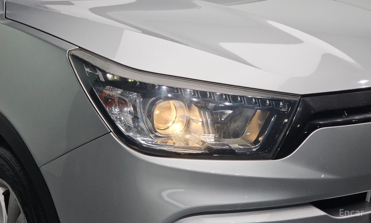 KG Mobility (Ssangyong) Tivoli VX 2WD 2015