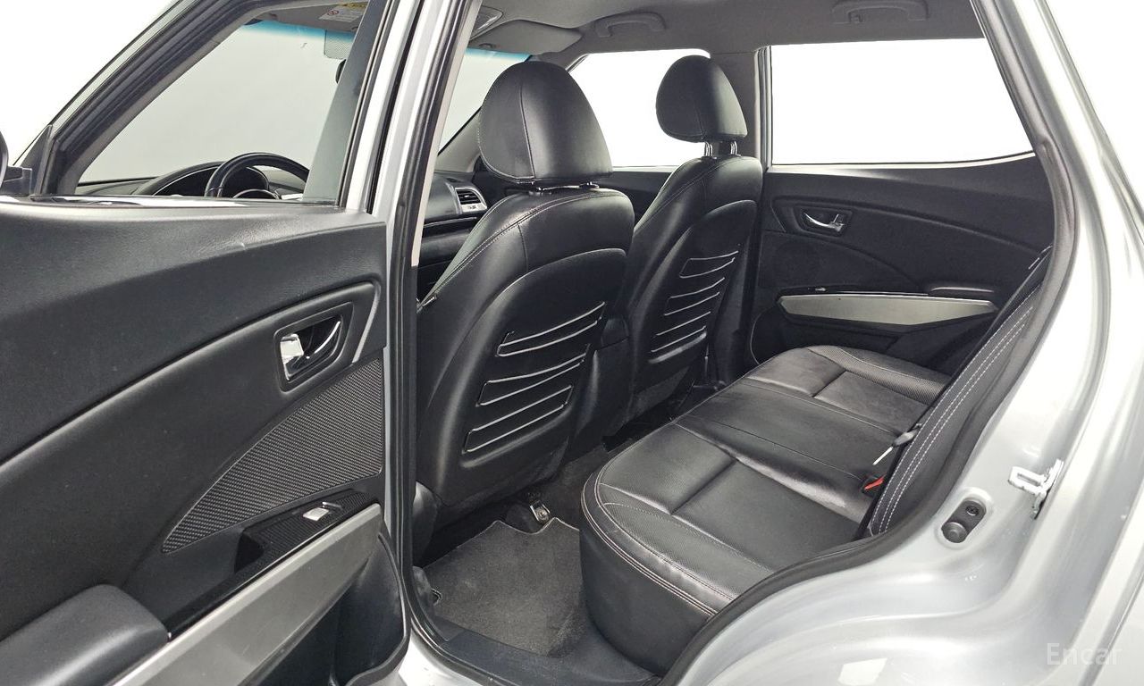 KG Mobility (Ssangyong) Tivoli VX 2WD 2015
