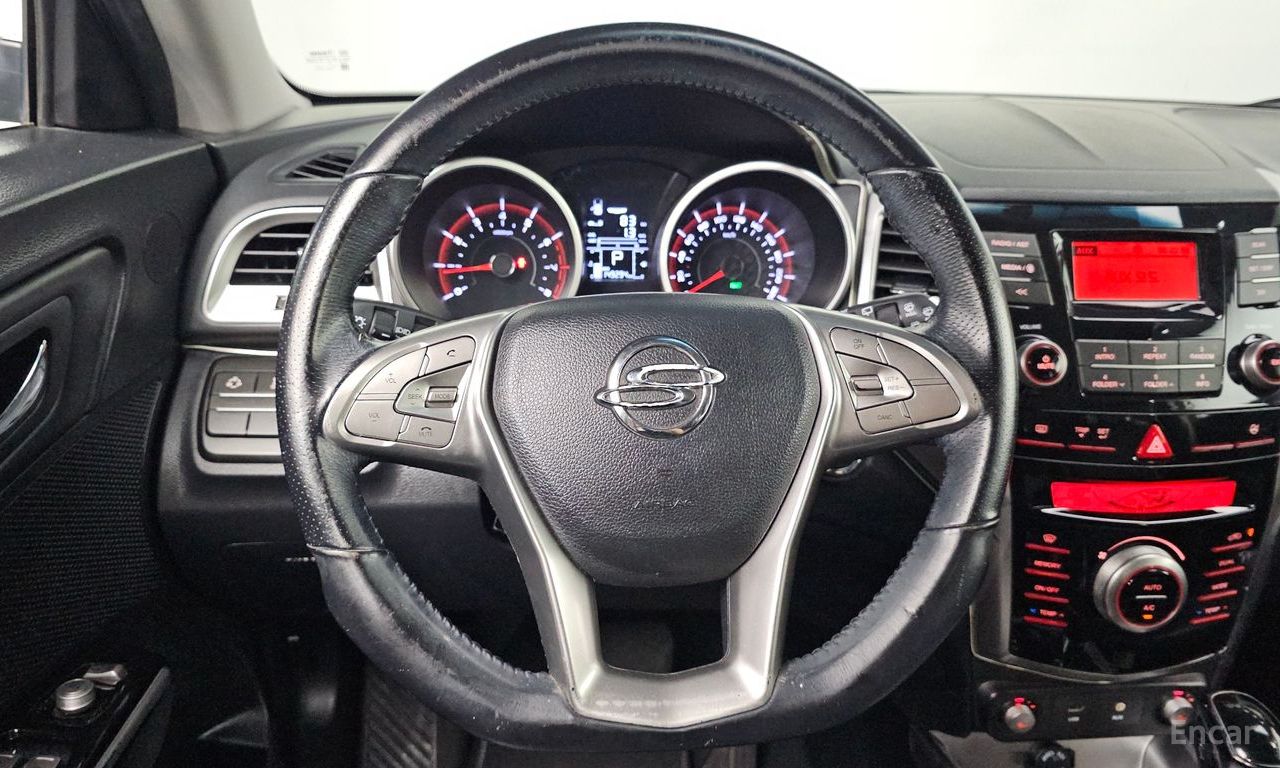 KG Mobility (Ssangyong) Tivoli VX 2WD 2015