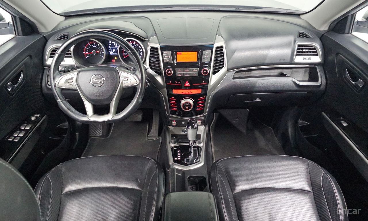 KG Mobility (Ssangyong) Tivoli VX 2WD 2015