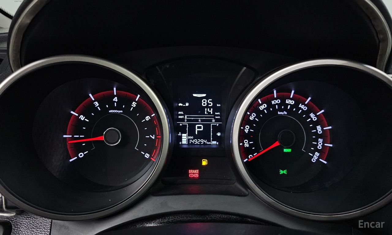 KG Mobility (Ssangyong) Tivoli VX 2WD 2015