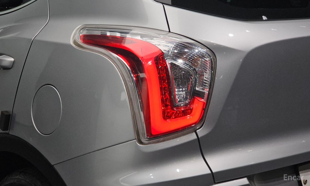KG Mobility (Ssangyong) Tivoli VX 2WD 2015