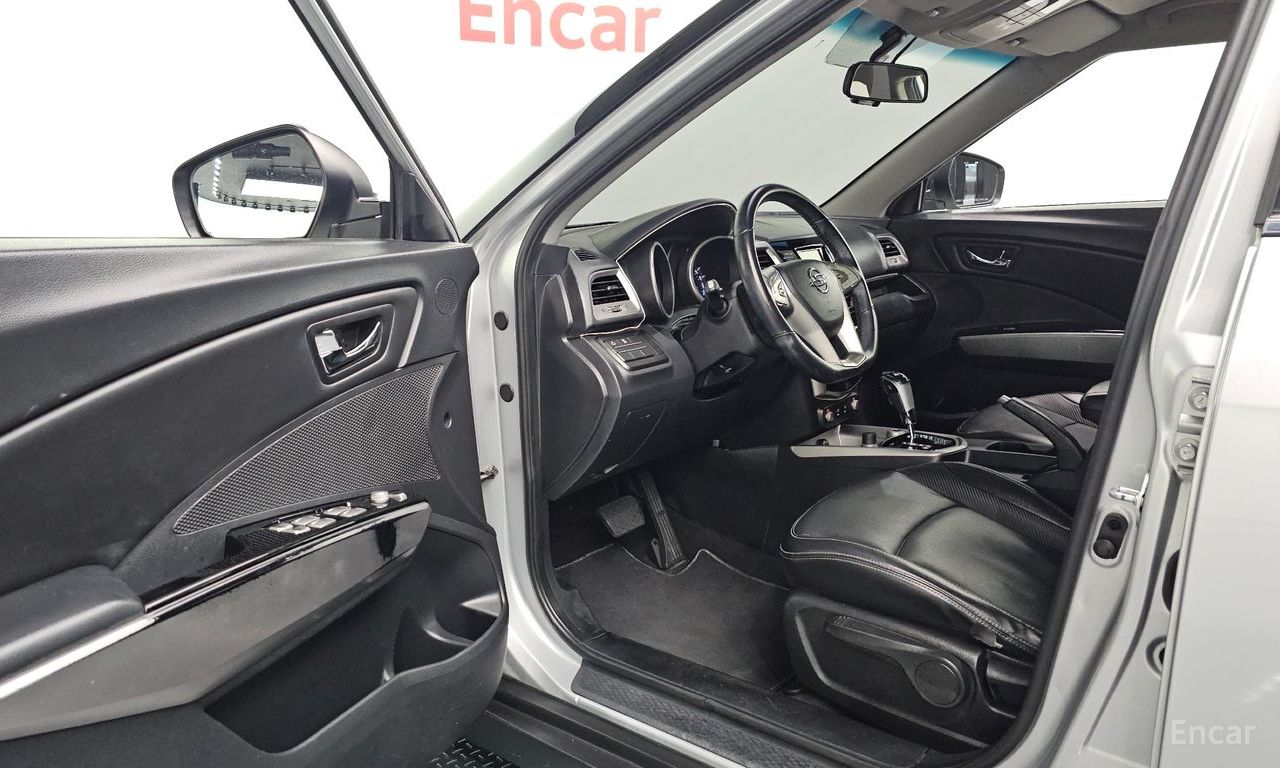 KG Mobility (Ssangyong) Tivoli VX 2WD 2015