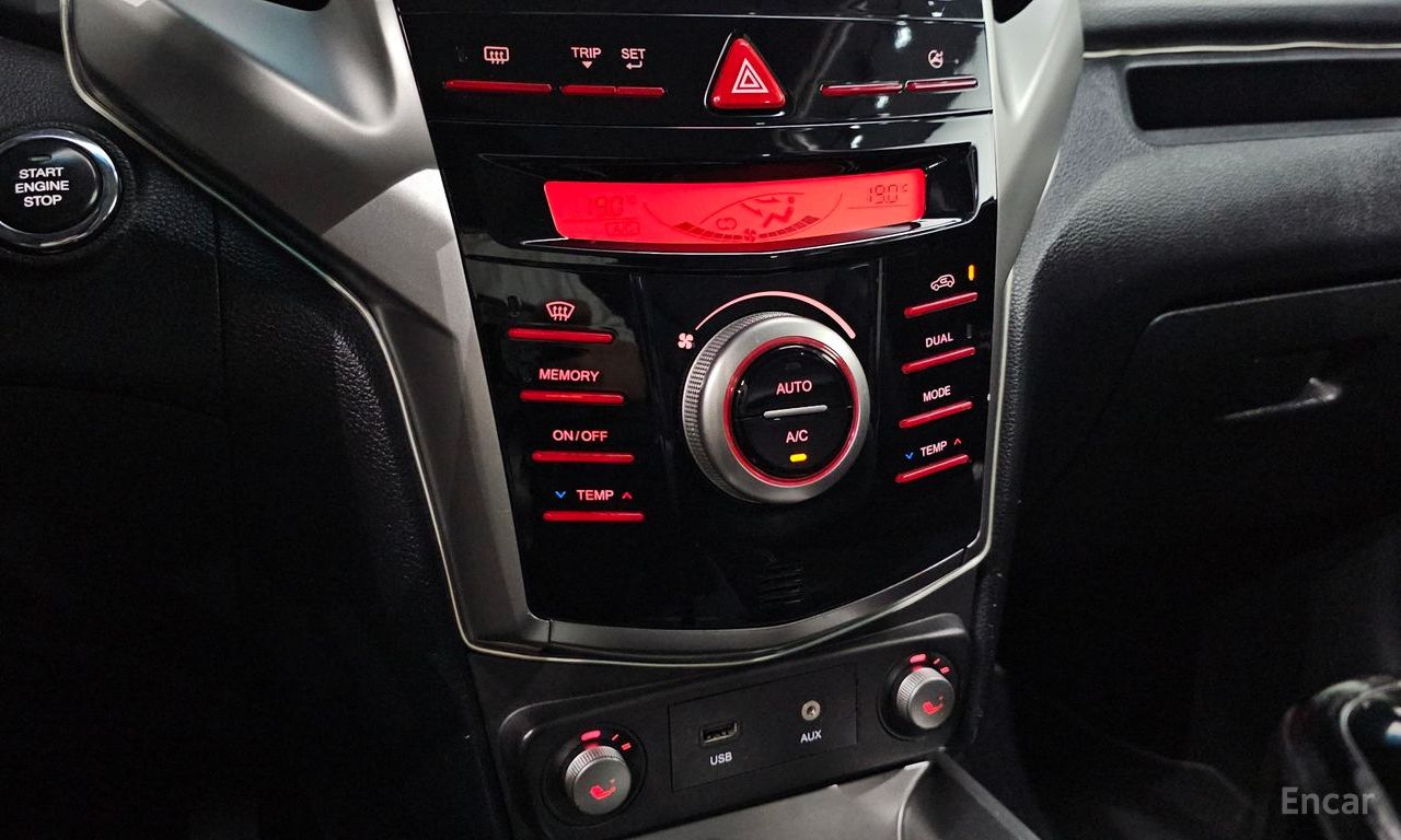 KG Mobility (Ssangyong) Tivoli VX 2WD 2015