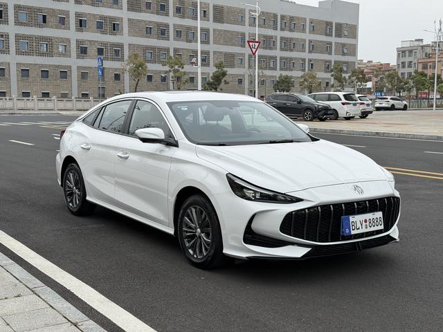 MG MG5 2025 180DVVT worldwide Luxury