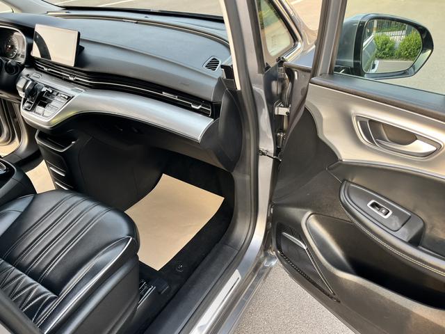Roewe iMAX8 2022 400TGI Da Customer travel special