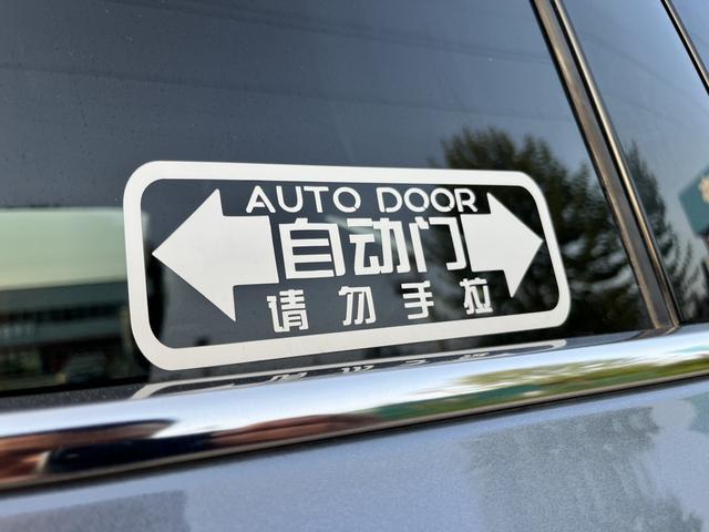 Roewe iMAX8 2022 400TGI Da Customer travel special