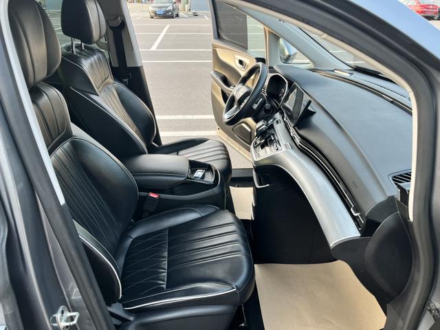 Roewe iMAX8 2022 400TGI Da Customer travel special