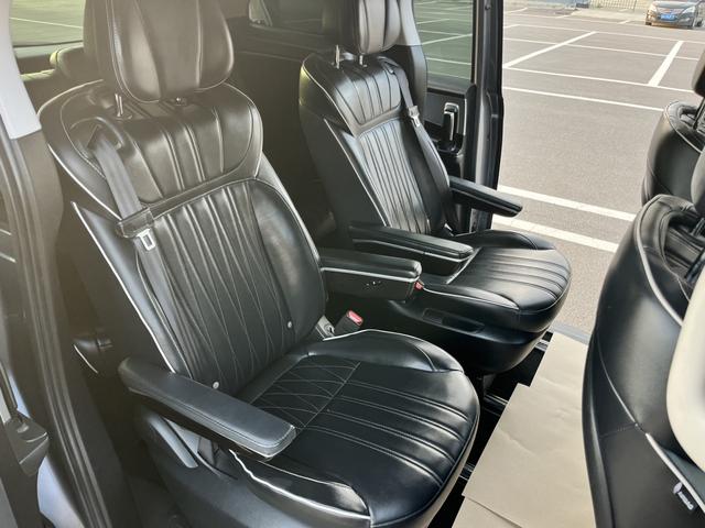 Roewe iMAX8 2022 400TGI Da Customer travel special