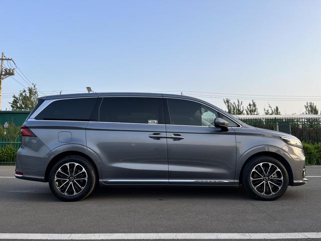 Roewe iMAX8 2022 400TGI Da Customer travel special