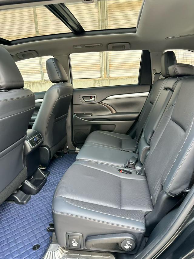 Toyota Highlander 2018 2.0T 4WD Luxury 7 seat China VI