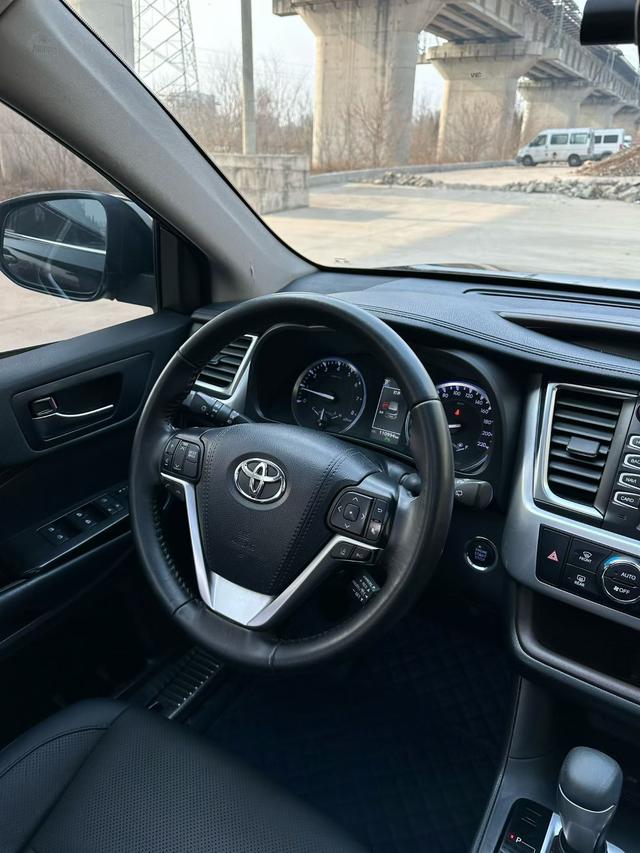 Toyota Highlander 2018 2.0T 4WD Luxury 7 seat China VI