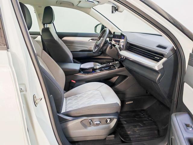 Volkswagen patrol 2023 380TSI 4WD R-Line Parade