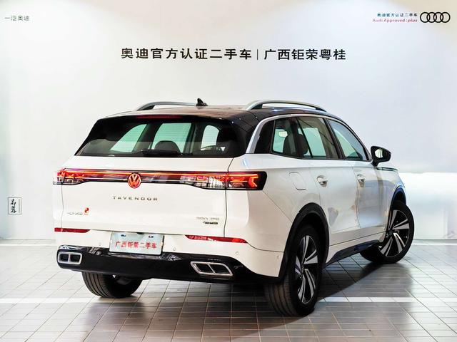Volkswagen patrol 2023 380TSI 4WD R-Line Parade