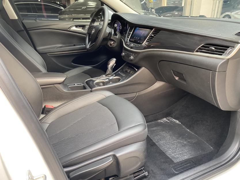 Buick Verano 2020 Sedan 20T CVT Leading