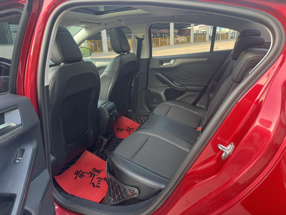 Ford Focus 2019 Sedan EcoBoost 180 Auto