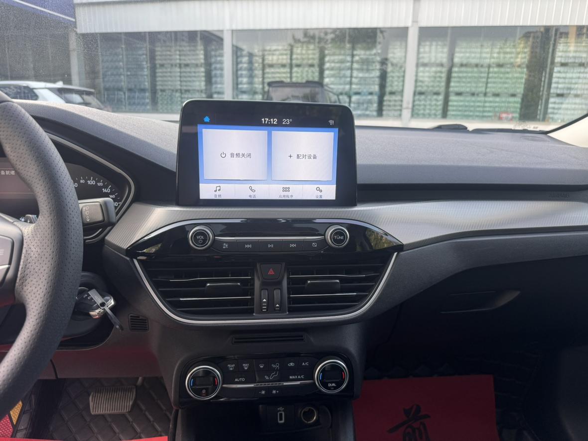 Ford Focus 2019 Sedan EcoBoost 180 Auto