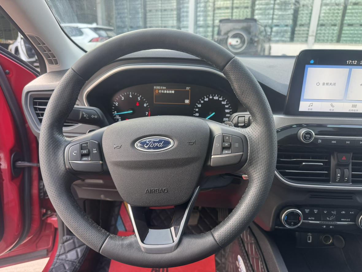 Ford Focus 2019 Sedan EcoBoost 180 Auto