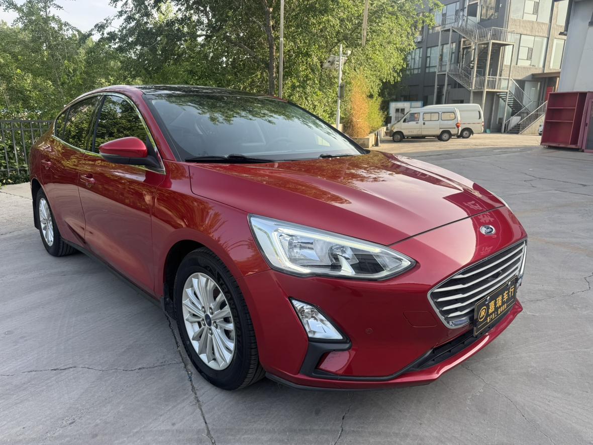 Ford Focus 2019 Sedan EcoBoost 180 Auto