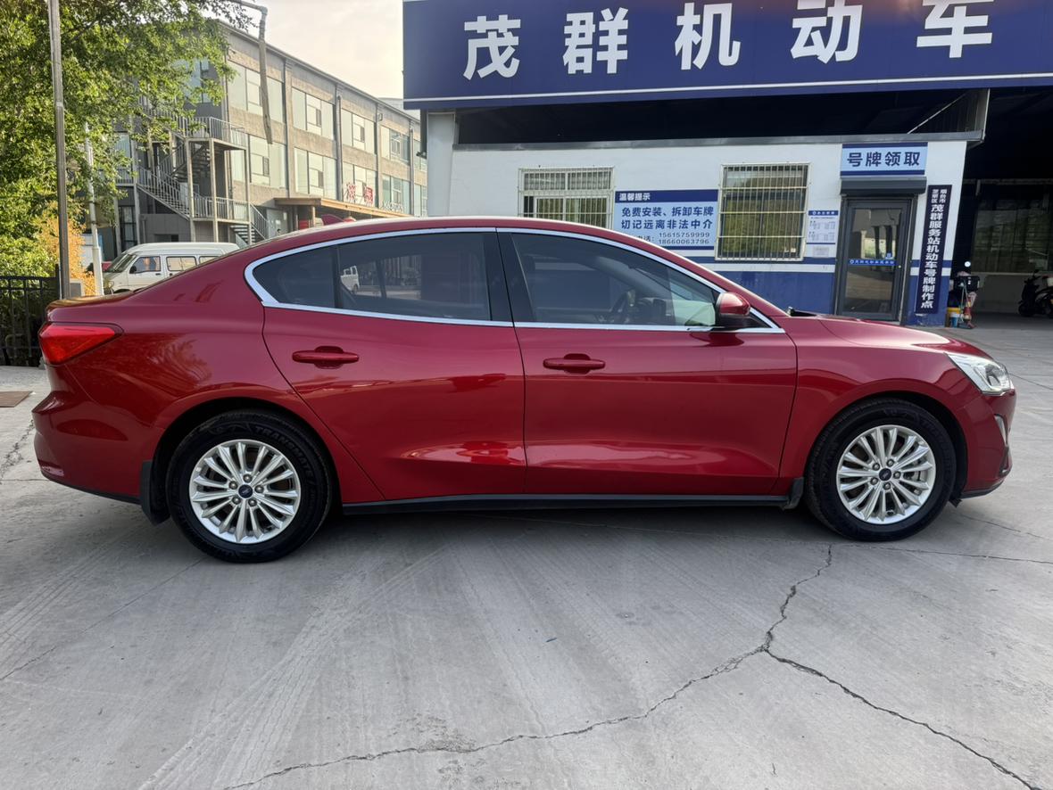 Ford Focus 2019 Sedan EcoBoost 180 Auto