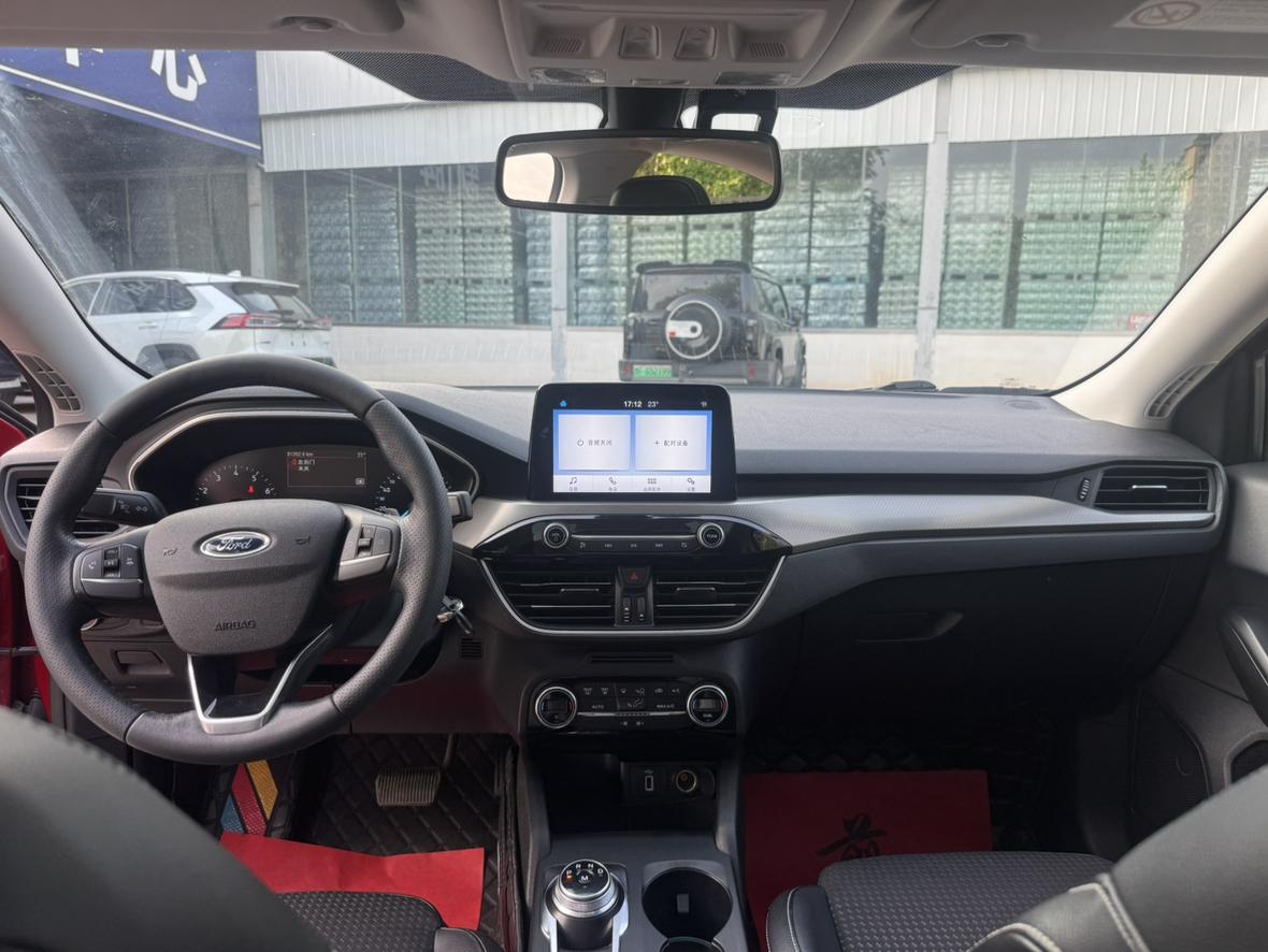 Ford Focus 2019 Sedan EcoBoost 180 Auto