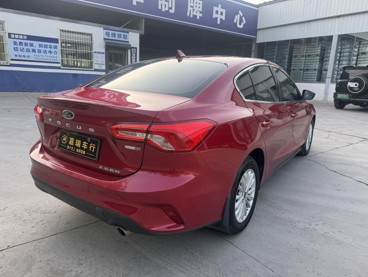 Ford Focus 2019 Sedan EcoBoost 180 Auto