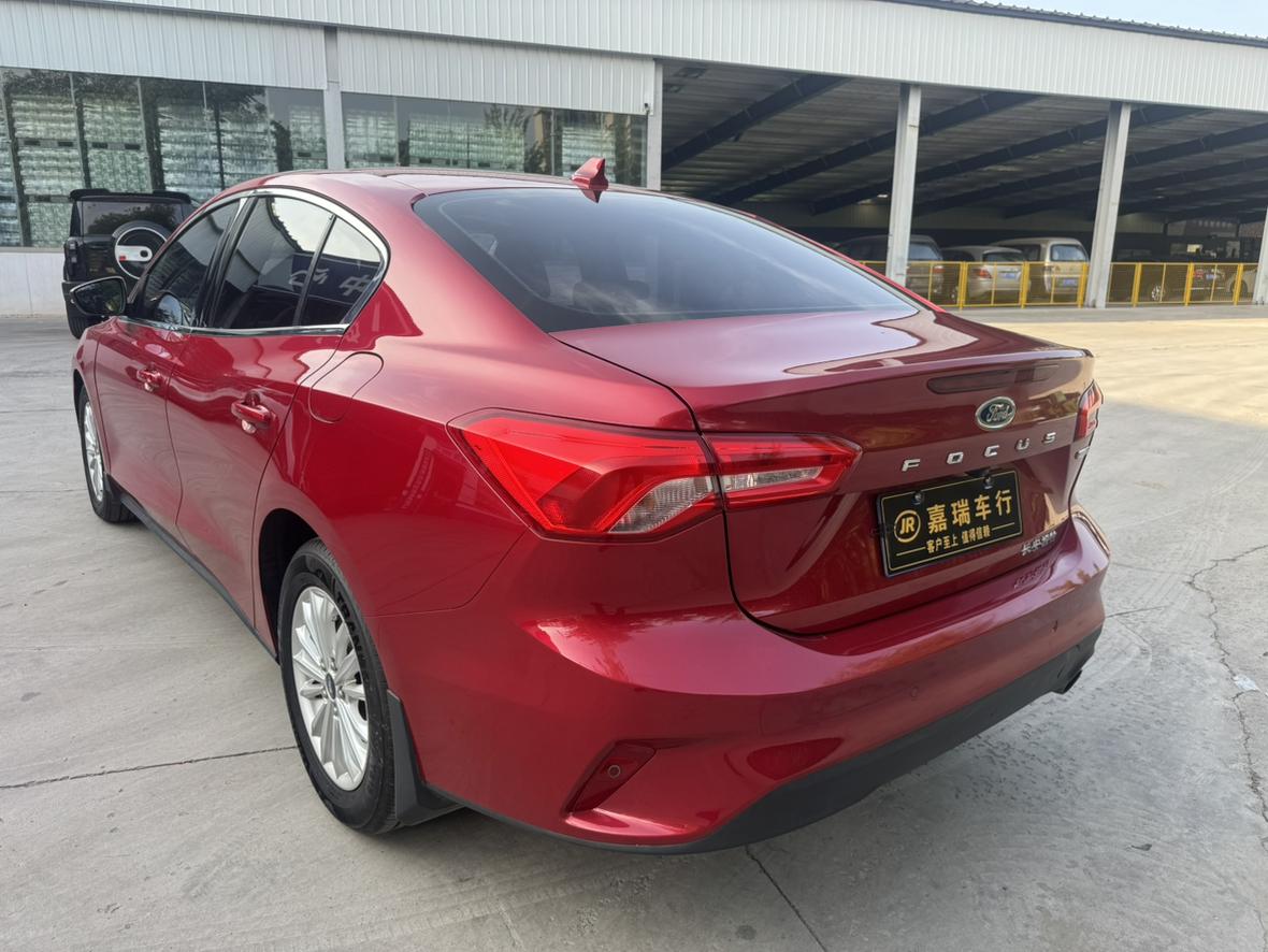 Ford Focus 2019 Sedan EcoBoost 180 Auto