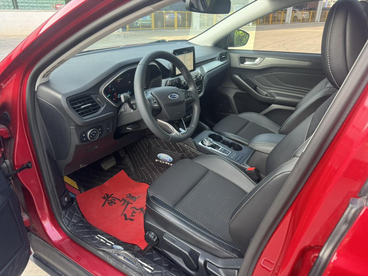 Ford Focus 2019 Sedan EcoBoost 180 Auto