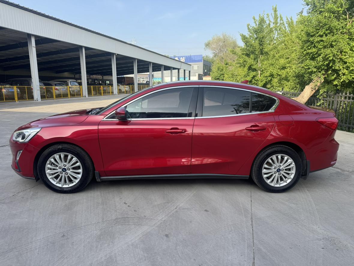 Ford Focus 2019 Sedan EcoBoost 180 Auto