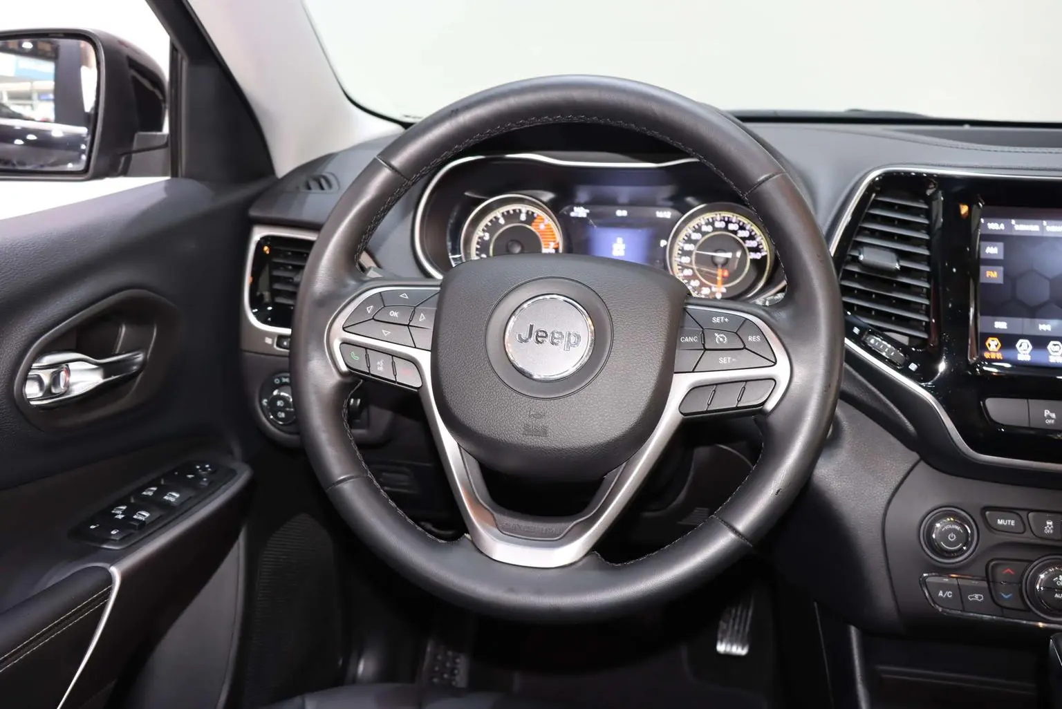 Jeep Cherokee 2020 2.0T 2WD Leading