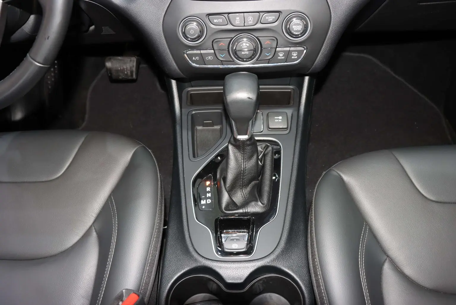 Jeep Cherokee 2020 2.0T 2WD Leading