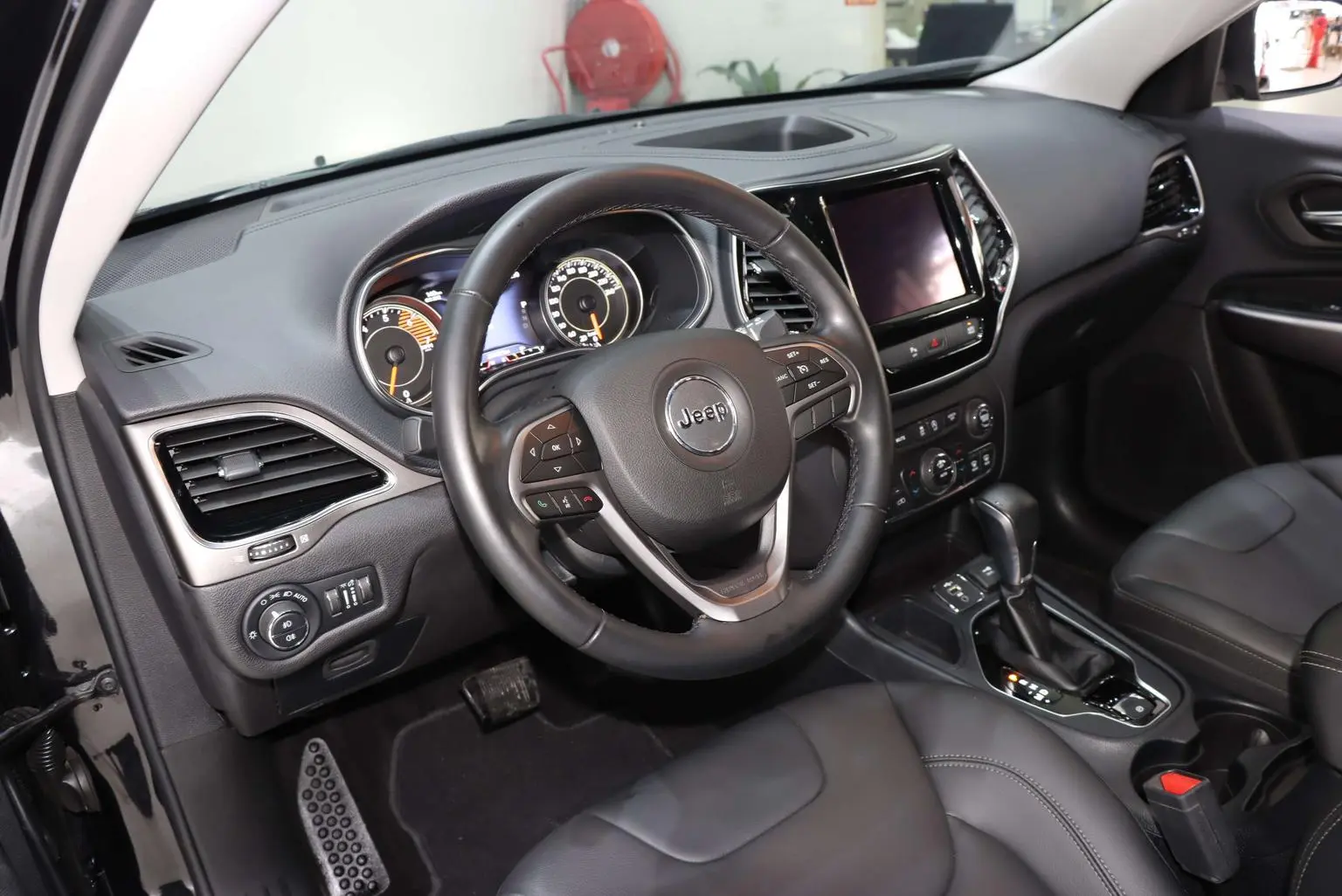 Jeep Cherokee 2020 2.0T 2WD Leading
