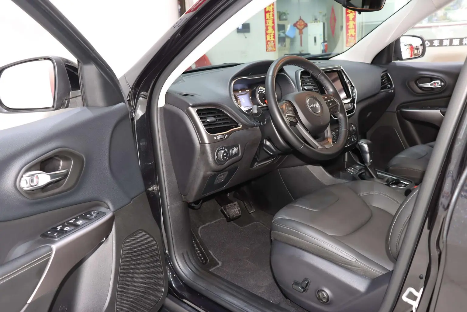 Jeep Cherokee 2020 2.0T 2WD Leading