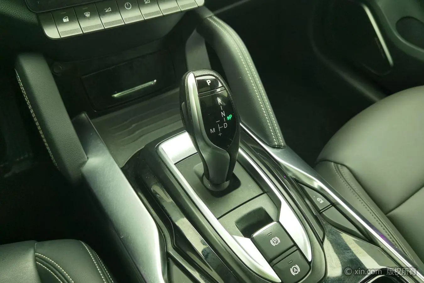 V7 2019 Sport 300T Auto Luxury