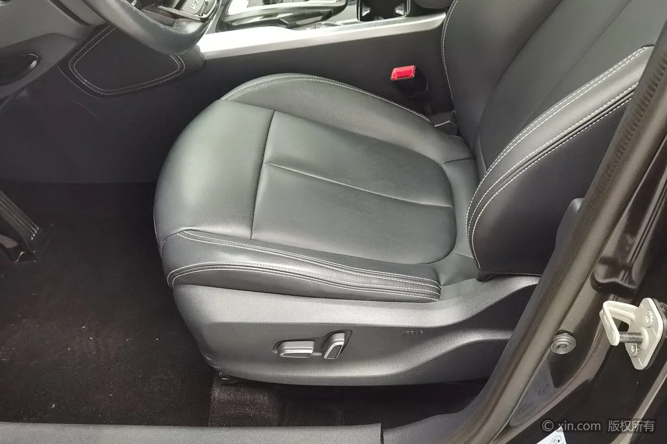 V7 2019 Sport 300T Auto Luxury