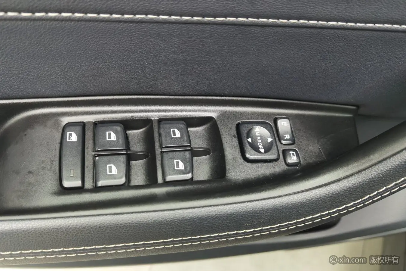 V7 2019 Sport 300T Auto Luxury