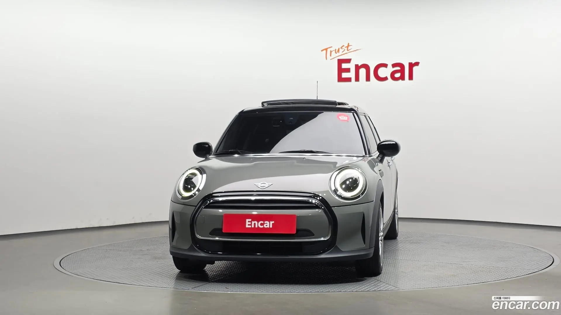 Mini Cooper 5Door Classic Plus Launch Pack