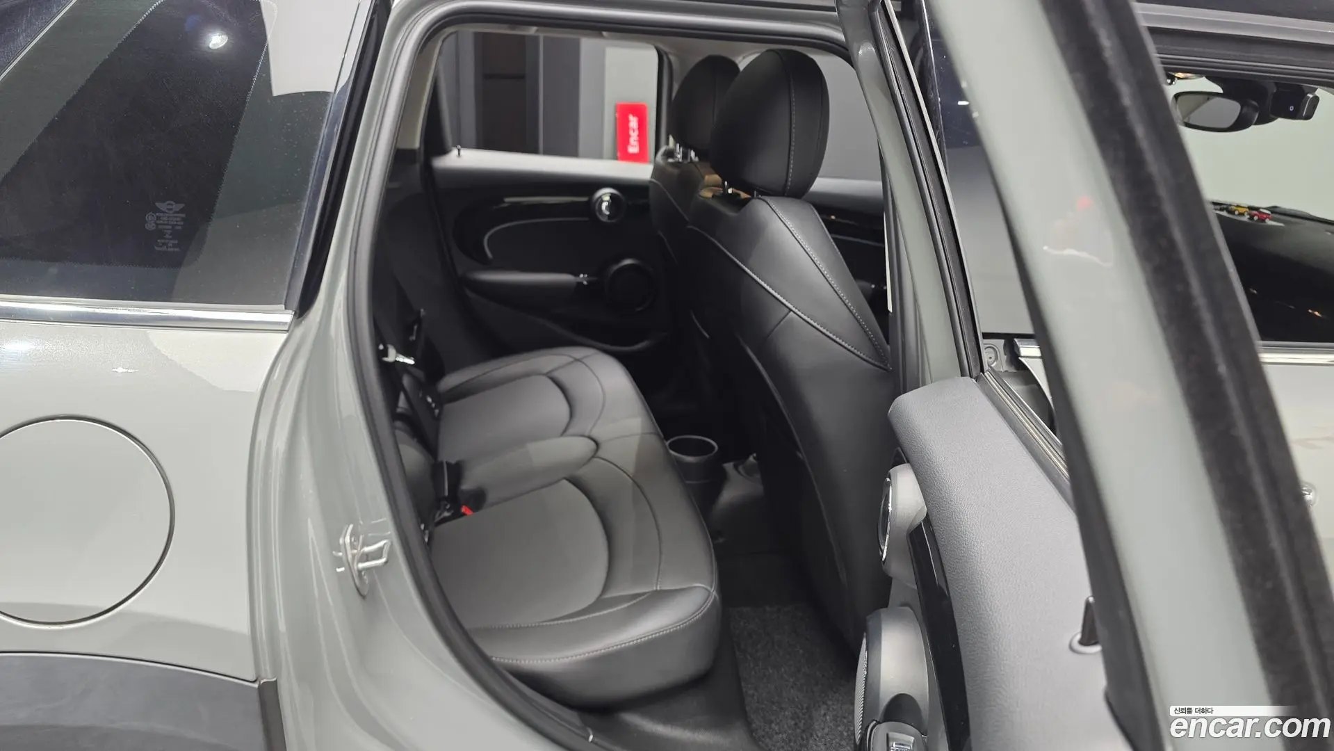 Mini Cooper 5Door Classic Plus Launch Pack