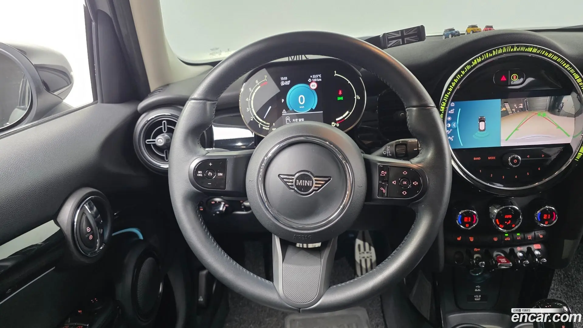 Mini Cooper 5Door Classic Plus Launch Pack
