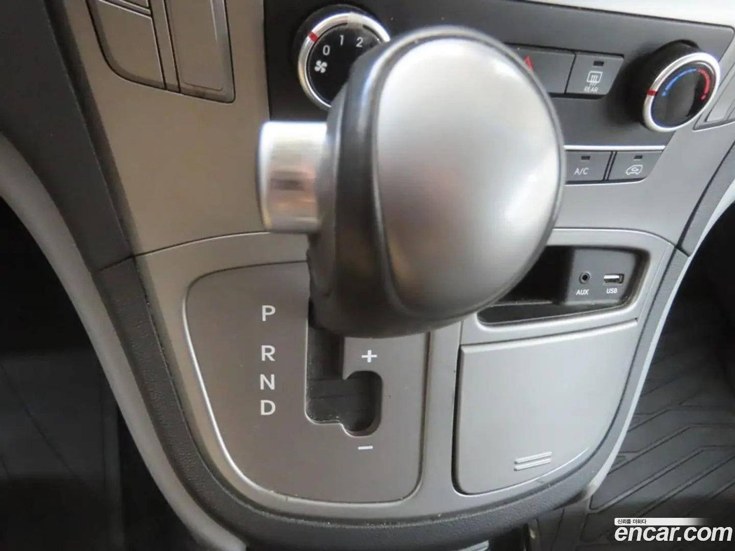 Hyundai Starex Van 3-Seater