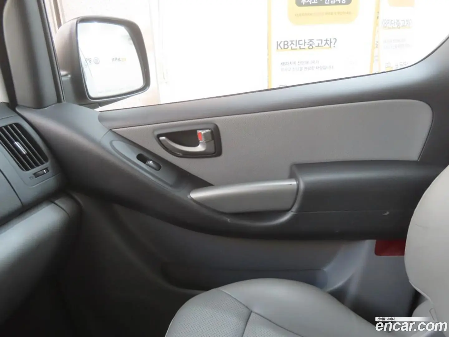 Hyundai Starex Van 3-Seater