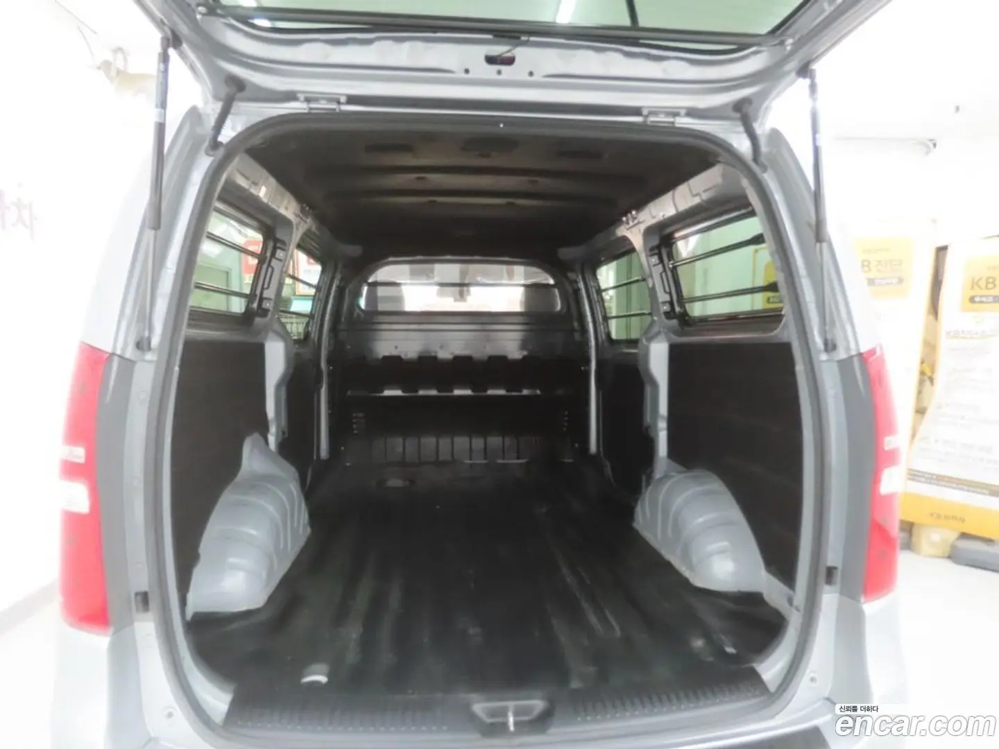 Hyundai Starex Van 3-Seater