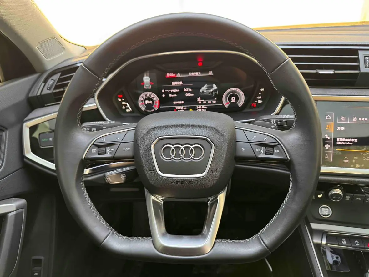 Audi Q3 2023 35 TFSI Dynamic Fashion
