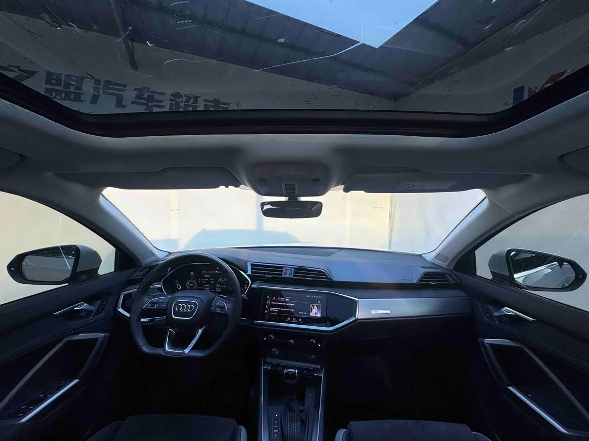 Audi Q3 2023 35 TFSI Dynamic Fashion