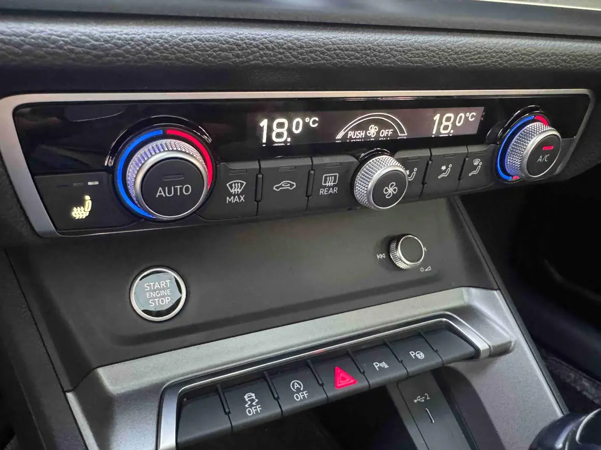 Audi Q3 2023 35 TFSI Dynamic Fashion