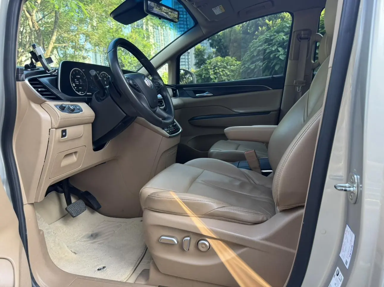 Buick GL8 2021 ES LuZun 653T Luxury