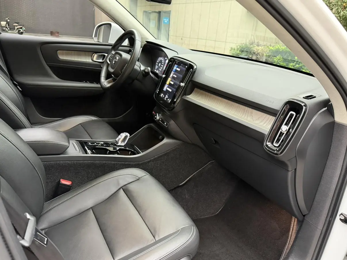 Volvo XC40 2021 T4 4WD Smart Elegant Luxury